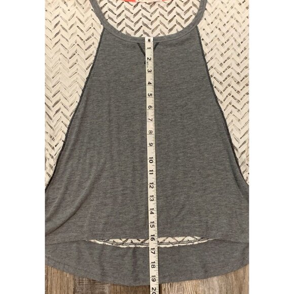 Jolt Womens Small Gray and White Chevron Lace Back Panel Short Sleeve Top - Picture 11 of 13